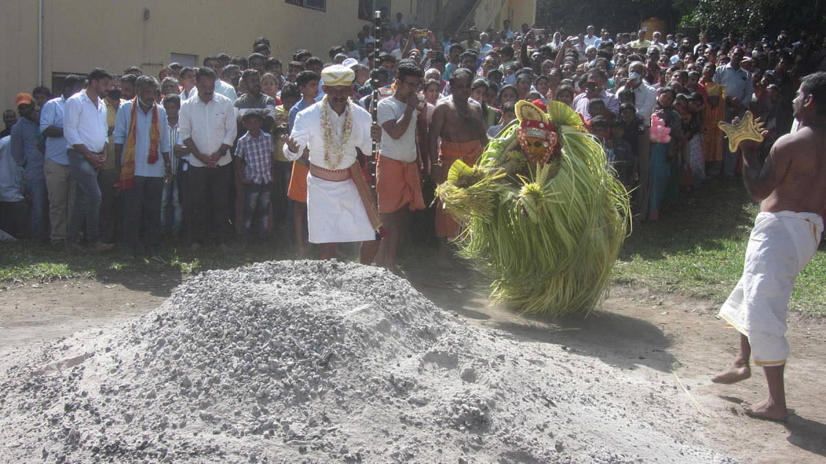 A file photo of Vishumurthy Kola held at Makki Shastavu Temple in Bethu village near Napoklu.