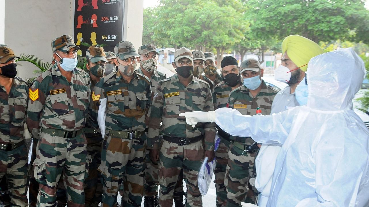 Doctors giving instuctions to army medical personnel in Punjab. Credit: PTI Photo