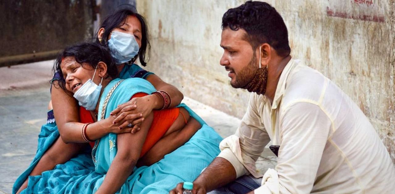 Family members mourn the death of a Covid-19 victim at Patna Medical College and Hospital (PMCH), during the second wave of the coronavirus pandemic , in Patna, Monday, May 3, 2021. Credit: PTI Photo