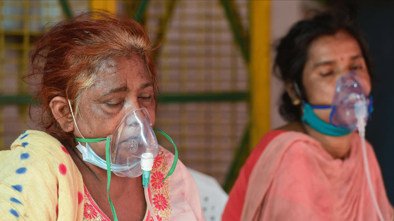 Critical Covid-19 patients receive free oxygen at a Sikh Gurudwara, amid the rise in coronavirus cases across the country, at Indirapuram in Ghaziabad. Credit: PTI Photo