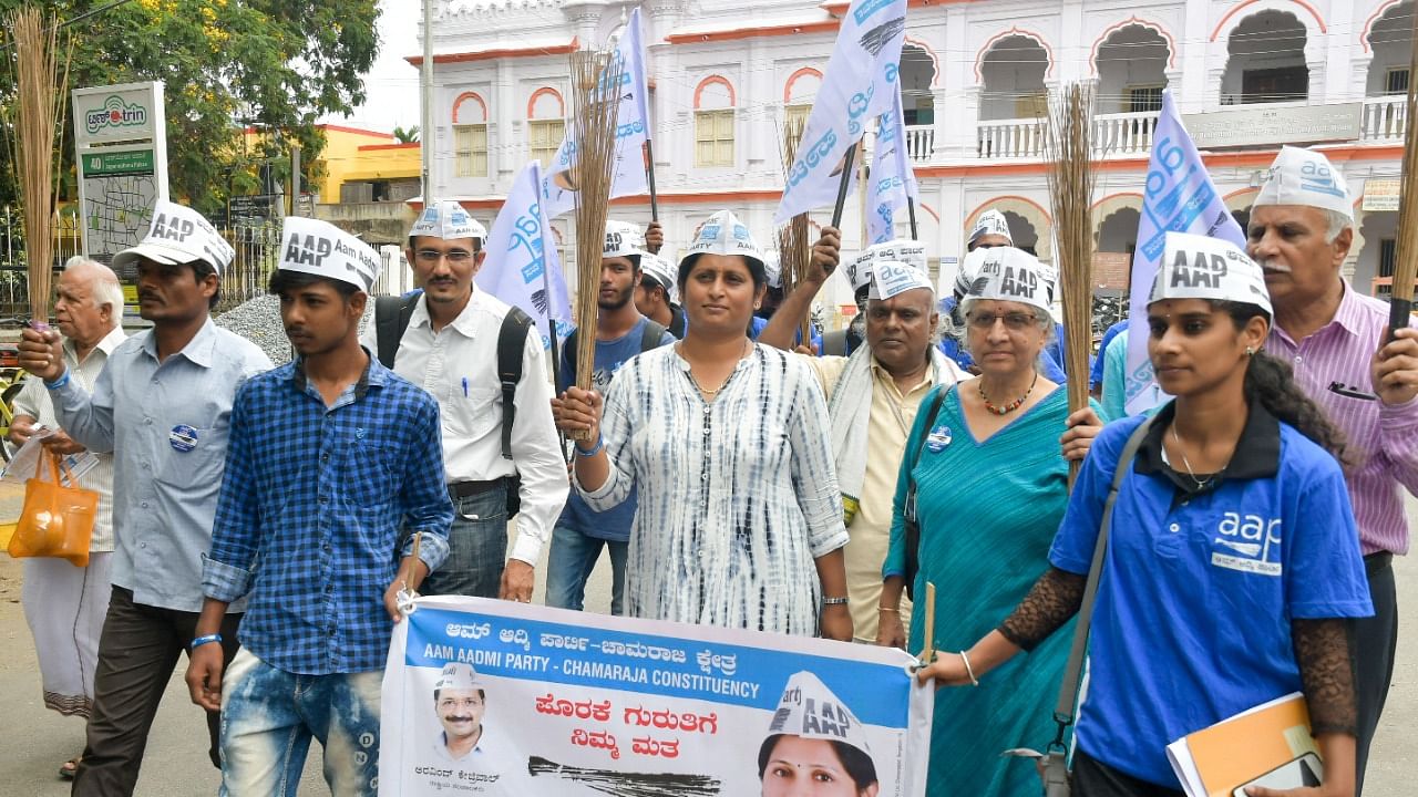 Aam Aadmi Party candidate from Chamaraja Assembly Constituency Malavika Gubbivani, accompanied by supporters, files her nomination papers, at Jaganmohan Palace in Mysuru. Credit: DH File Photo