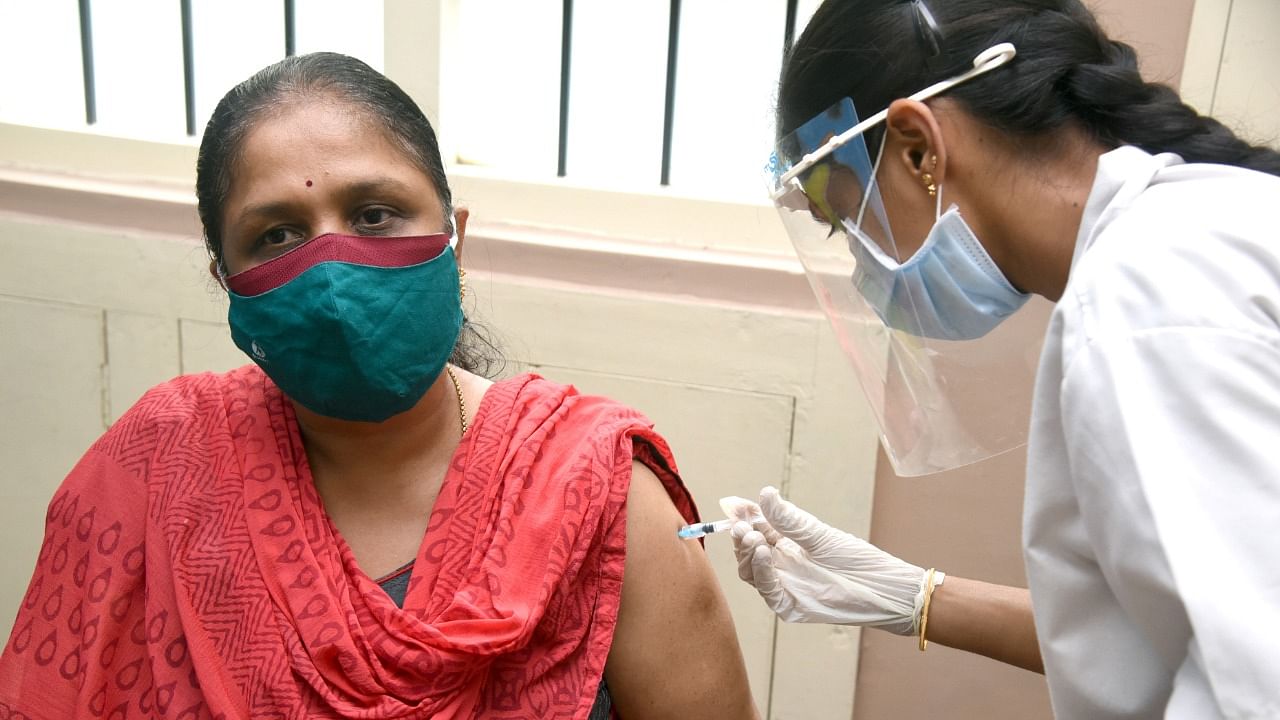 As many as 6,71,646 vaccine doses were administered on Sunday, the 114th day of the vaccination drive, the ministry said. Credit: DH Photo/S K Dinesh