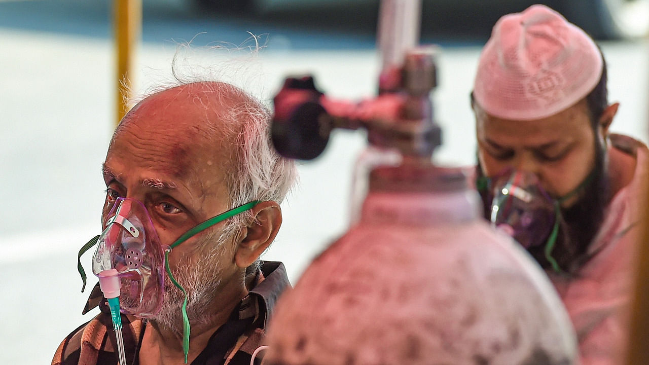A Covid-19 patient receives free oxygen provided by Sikh organization, as coronavirus cases surge in record numbers across the country, in Indirapuram, Ghaziabad. Credit: PTI Photo