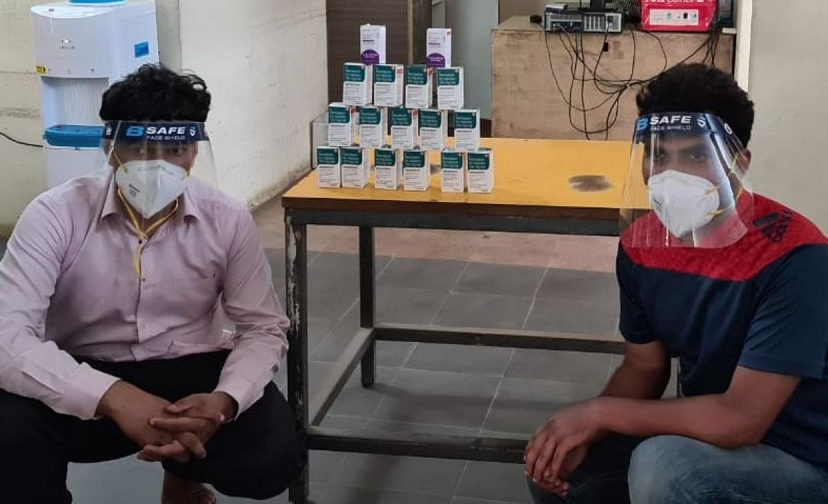 The suspects — Shanmukaiah Swamy, 32, of Malleswaram and Malathesh, 31, of Sanjeevini Nagar — work in pharmacies at two different private hospitals. Credit: DH Photo