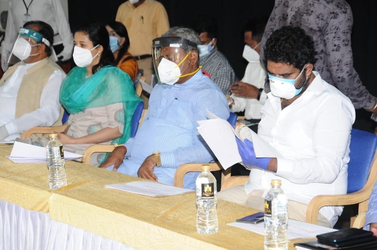 District In-charge Minister S T Somashekar addresses a Covid review meeting at Ambedkar Bhavan in HD Kote, Mysuru district on Tuesday. Chairman of Karnataka Safai Karmachari Commission M Shivanna, Deputy Commissioner Rohini Sindhuri and MLA Anil Chikkamad