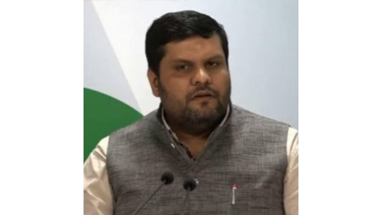 Congress spokesperson Gaurav Vallabh claimed that had the government taken steps at the right time, the second wave of coronavirus would not have struck India. Credit: Twitter Photo/@GouravVallabh