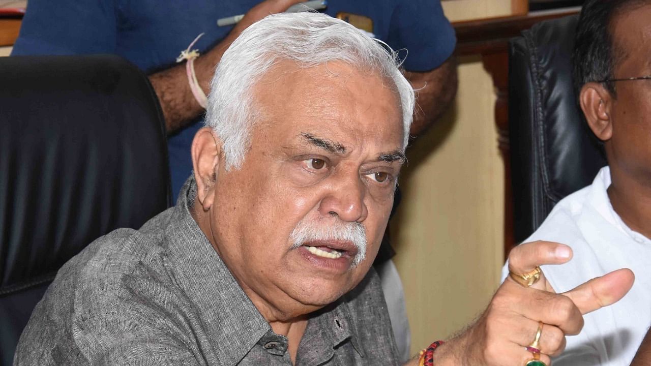 Former Karnataka minister and Congress leader RV Deshpande. Credit: DH File Photo