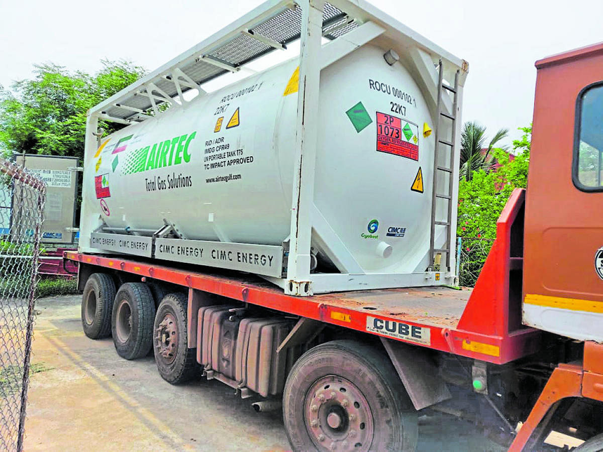 The oxygen tanker brought in a truck to Mysuru on Wednesday. DH PHOTO