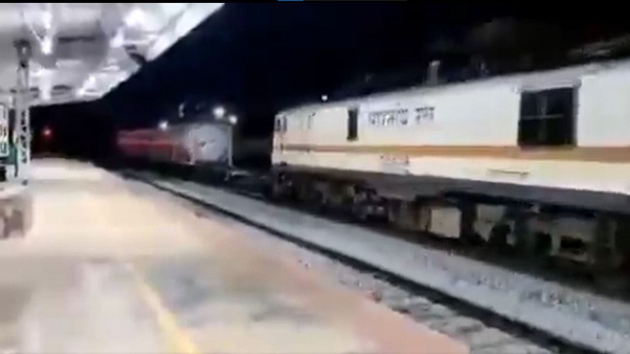 Second Oxygen express trains arrives in Bengaluru. Credit: Screengrab via Twitter/@BSYBJP