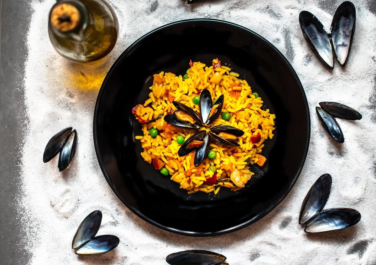 Paella with mussels