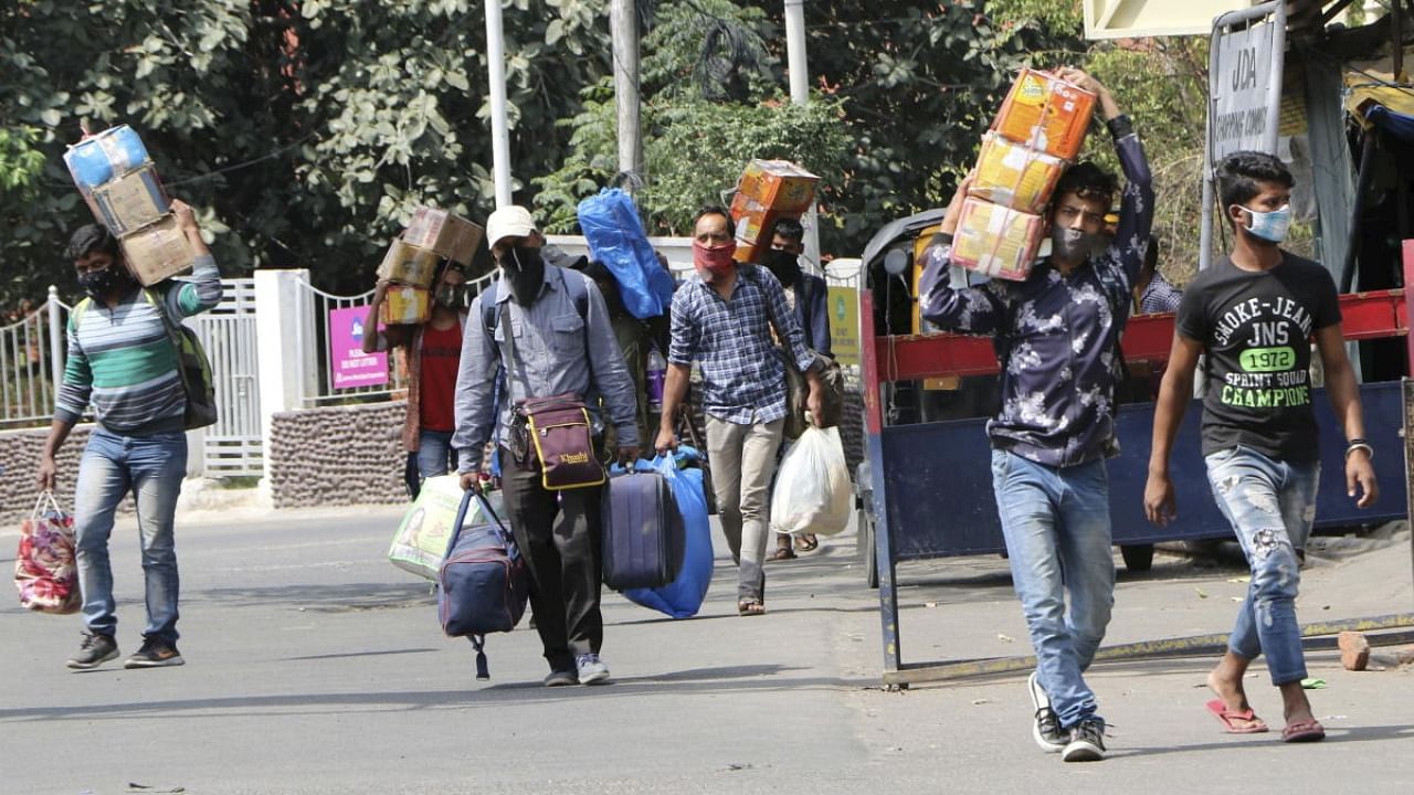 MIgrants leave cities during coronavirus lockdown. Credit: PTI Photo 