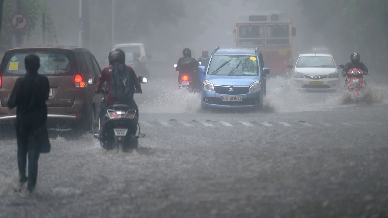 Heavy rain disrupted normal life in Mumbai on Monday. Credit: PTI Photo