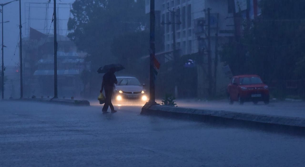 Heavy rain lashed Dakshina Kannada on Saturday morning. Credit: DH Photo/Govindraj Javali