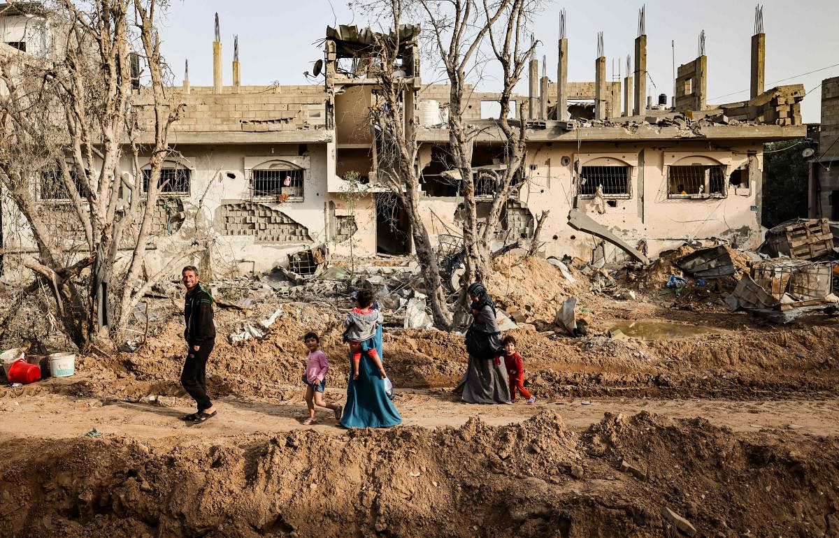 Palestinians return to their neighbourhood hit by Israeli bombardment in Gaza City, after a ceasefire brokered by Egypt between Israel and Hamas, on Friday. Credit: AFP Photo