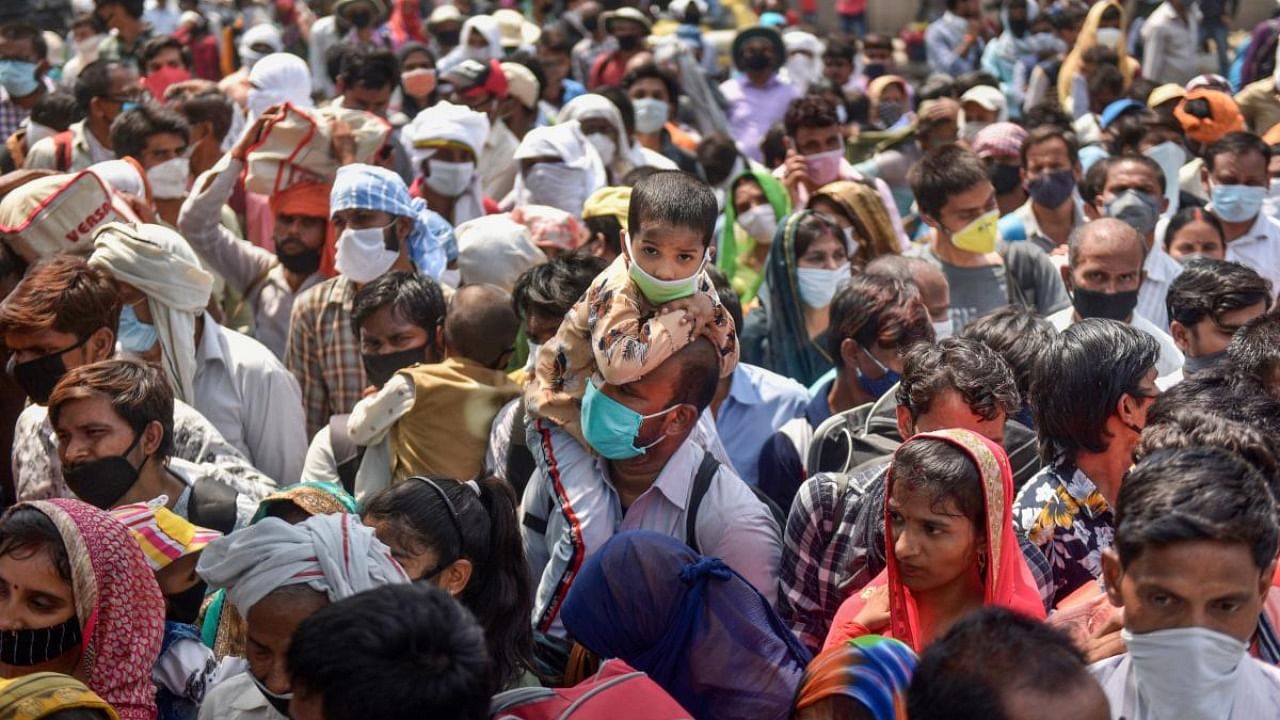 MIgrant workers leave Delhi amid a Covid-induced lockdown. Credit: PTI Photo