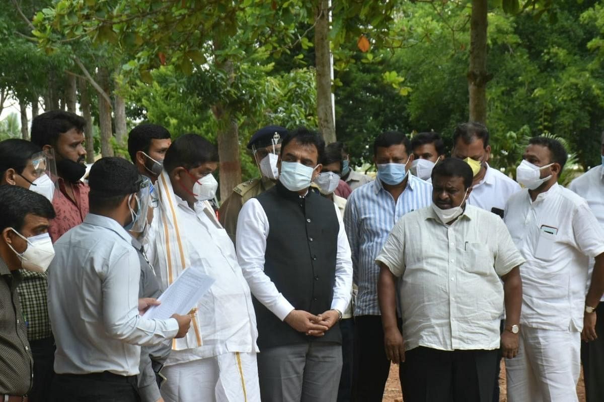 Deputy Chief Minister Dr C N Ashwath Narayan interacts with Hassan District In-charge Minister K Gopalaiah in Hassan on Saturday. DH Photo