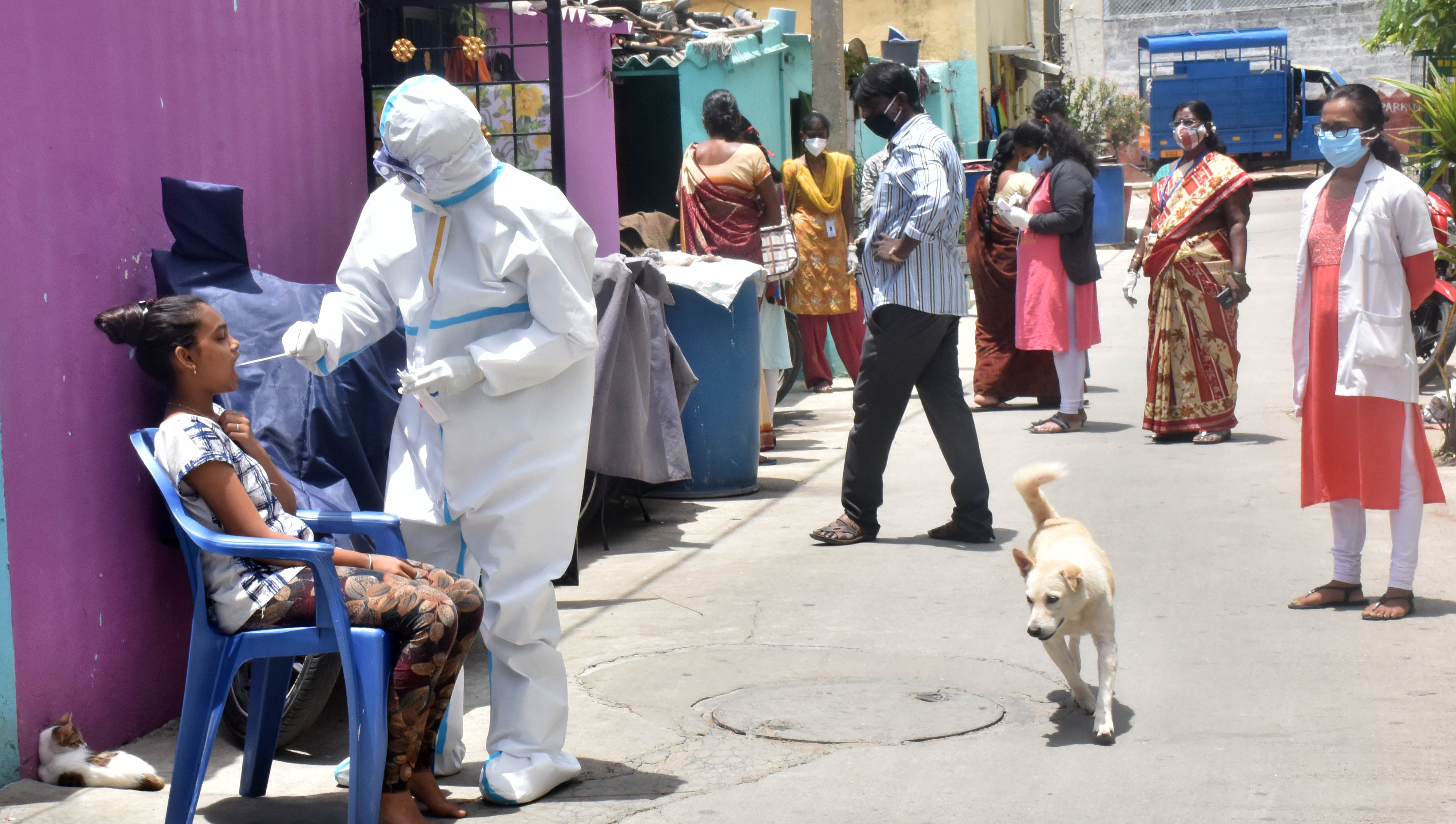 BBMP conducting free Covid-19 tests in Bengaluru. Credit: DH Photo/Janardhan B K