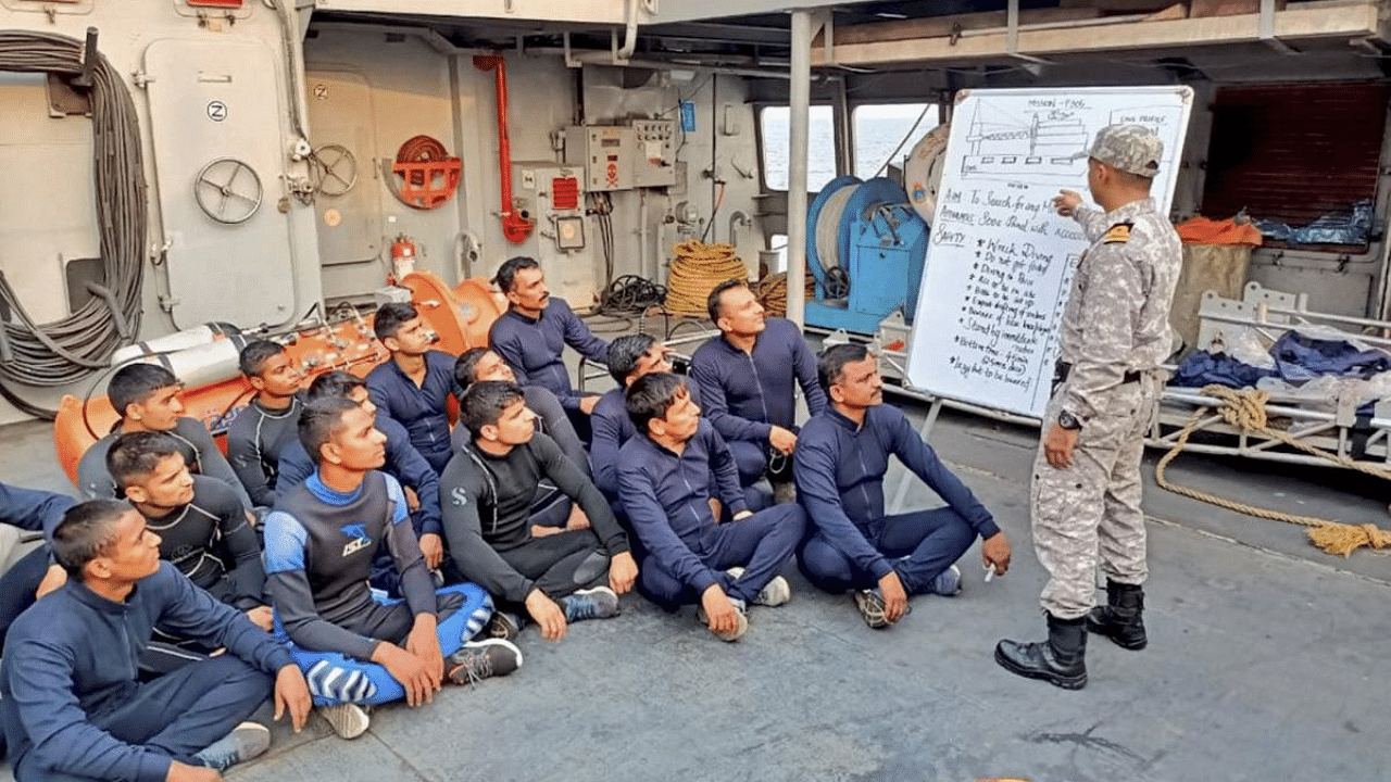  Specialised diving teams of Indian Navy board INSMakar with side scan sonar & INSTarasa for SAR operation for missing crew of Barge P305 & Tug Varapradha, Mumbai. Credit: PTI Photo