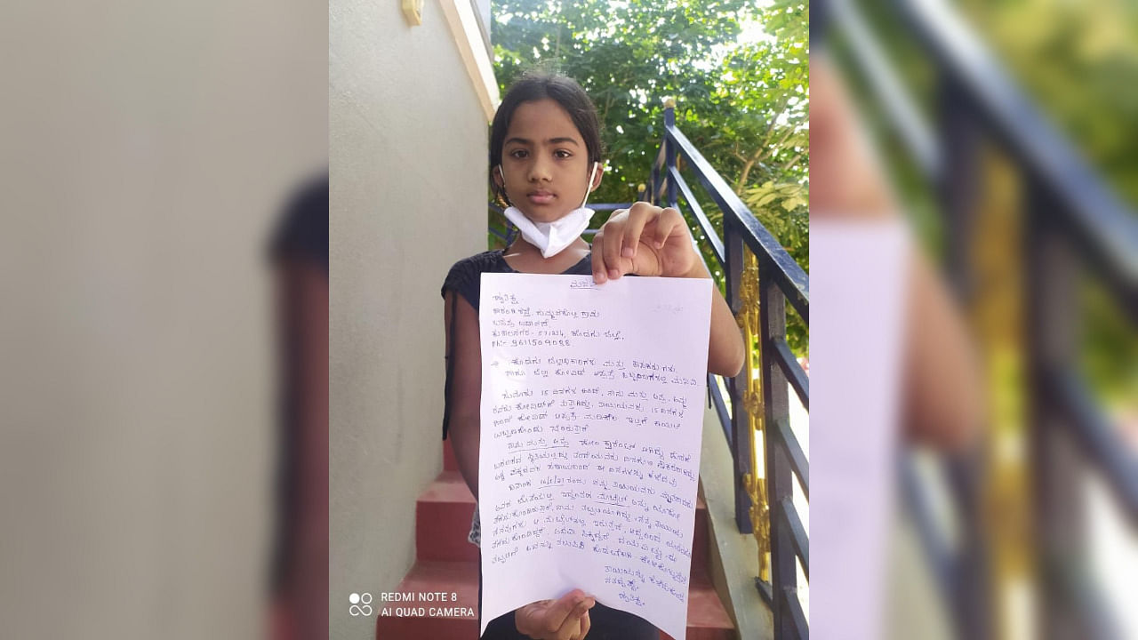 Hritiksha holding the letter she wrote. Credit: Special arrangement