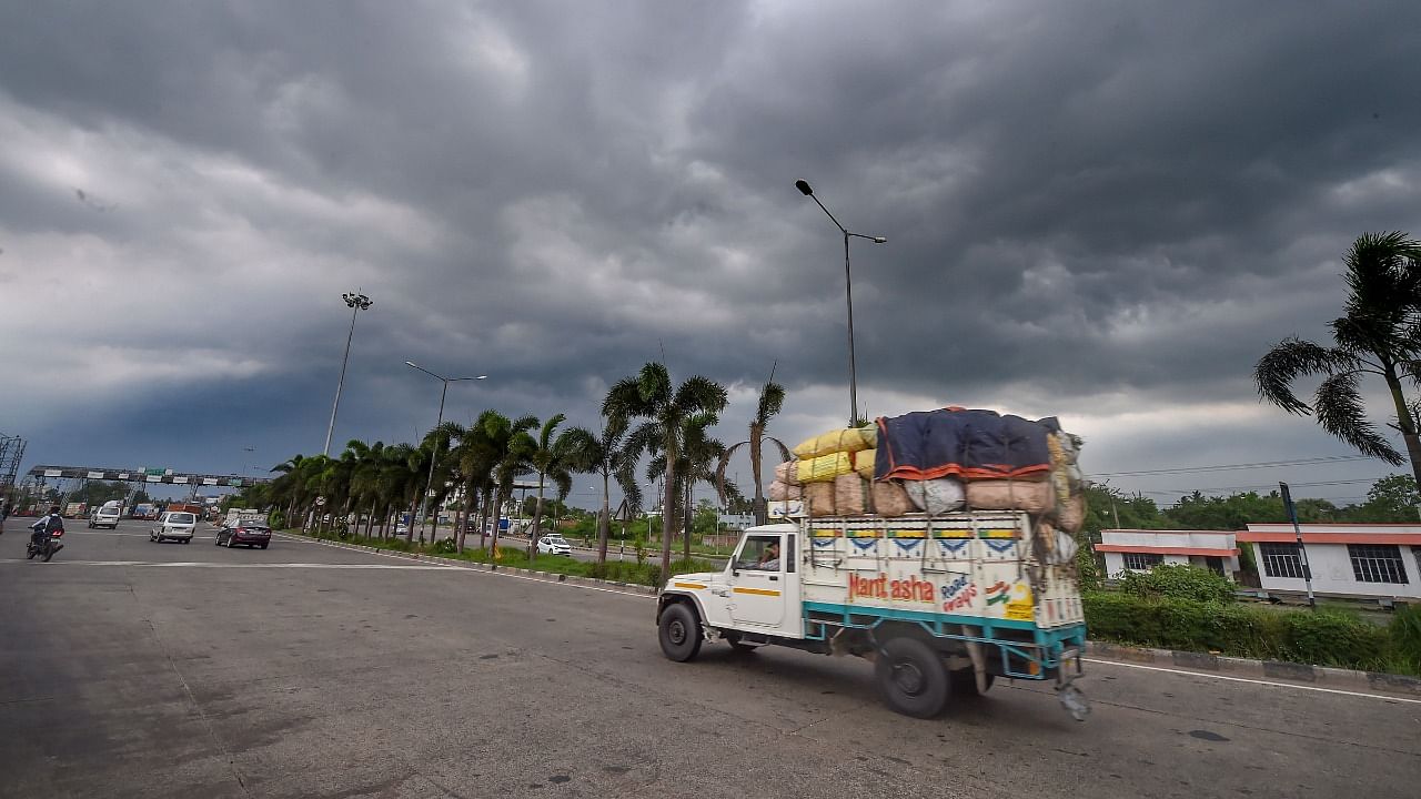 Dark clouds hover in the sky ahead of landfall of Cyclone Yaas at Dhulagarh in Howrah district, Monday, May 24, 2021. Credit: PTI Photo