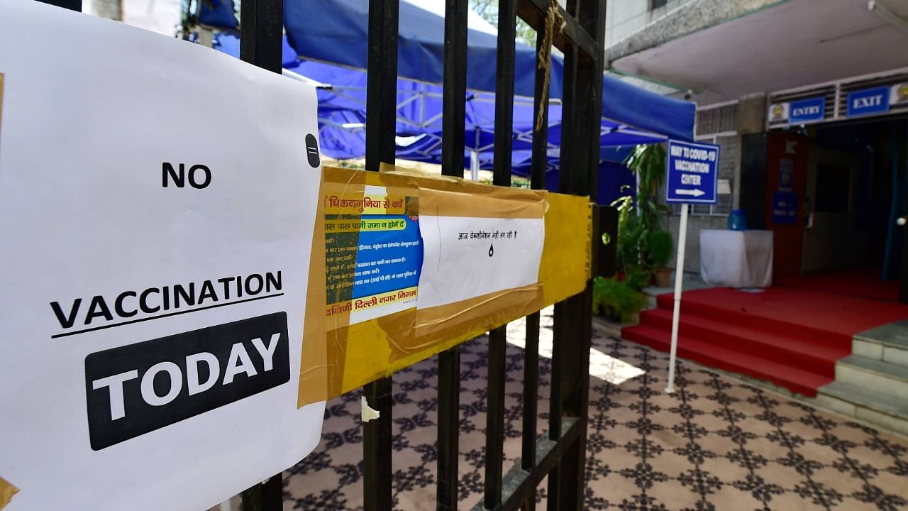 A vaccination centre wears a deserted look due to shortage of vaccines in New Delhi, Monday, May 24, 2021. Credit: PTI Photo