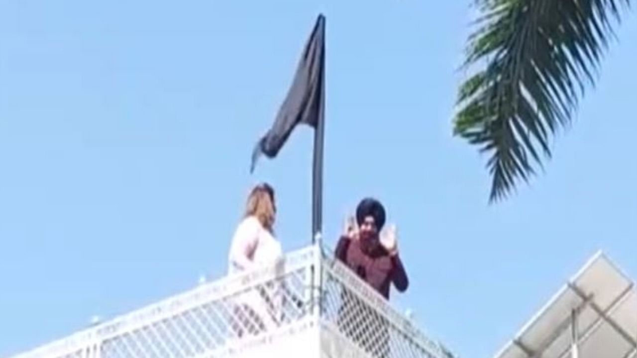 Congress legislator Navjot Singh Sidhu on Tuesday put up a black flag at his house in Punjab's Patiala district. Credit: ANI Screengrab