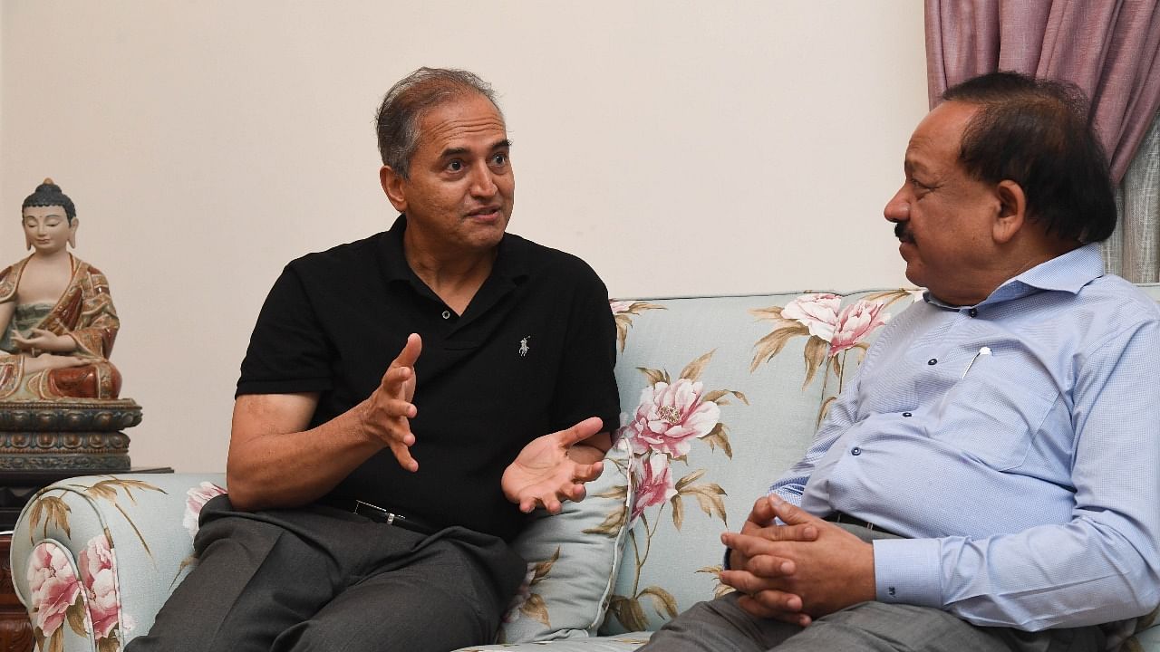 Dr Devi Shetty (left). Credit: DH Photo