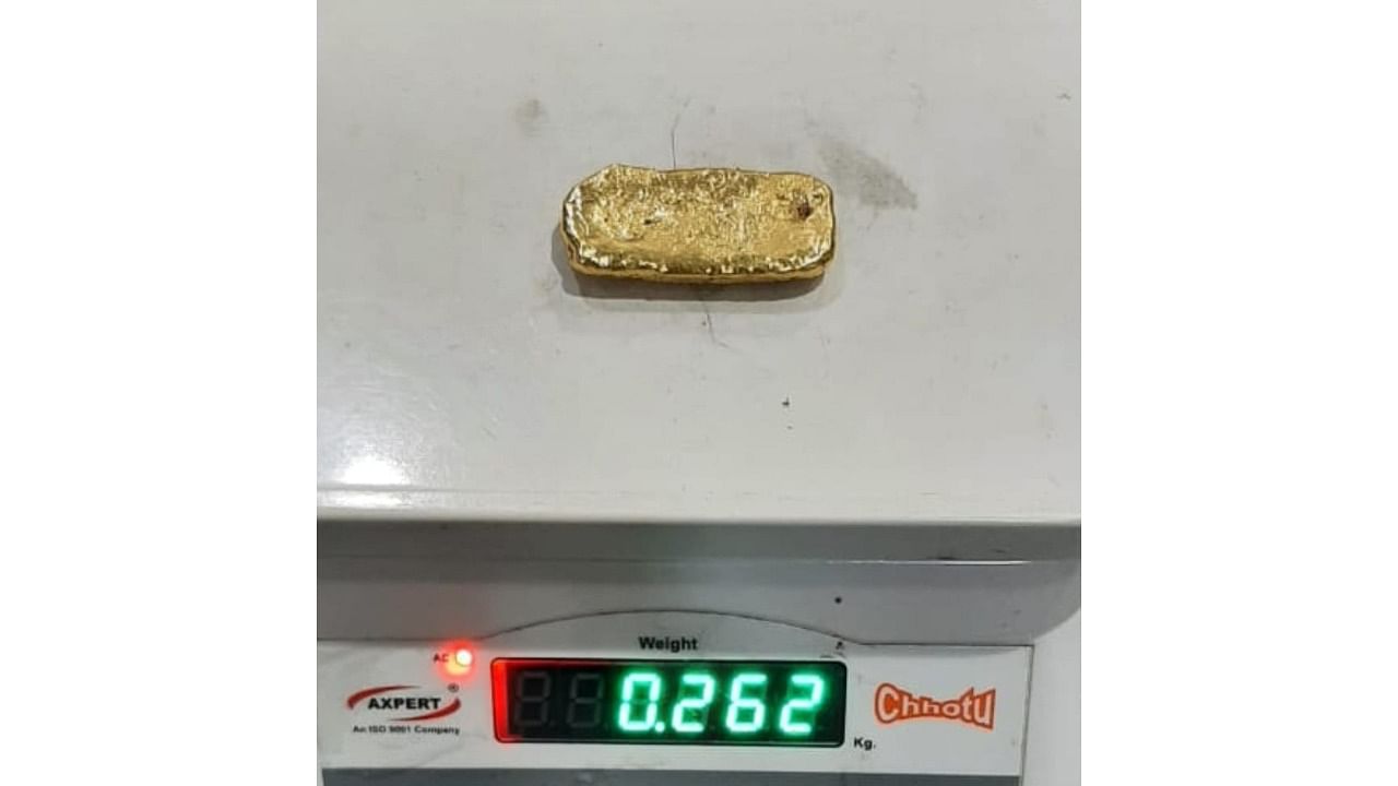 Gold weighing 262 grams of 24 karat purity valued at Rs 13,17,860 was recovered and seized. Credit: Special Arrangement