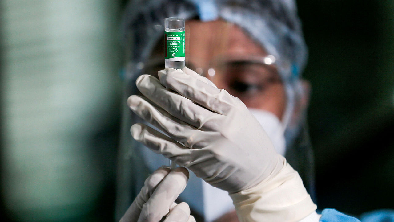A health official draws a dose of the AstraZeneca's Covid-19 vaccine manufactured by the Serum Institute of India, at Infectious Diseases Hospital in Colombo, Sri Lanka. Credit: Reuters Photo