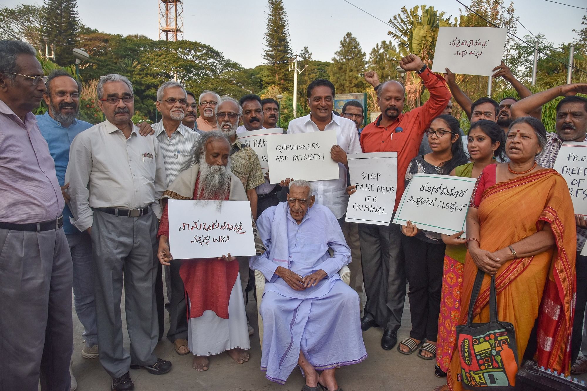 Harohalli Srinivasaiah Doreswamy (1918-2021) taught science, worked as a journalist, and went to jail during the freedom movement. He supported many causes and participated in many demonstrations, including this one in 2019 to oppose curbs on freedom of e