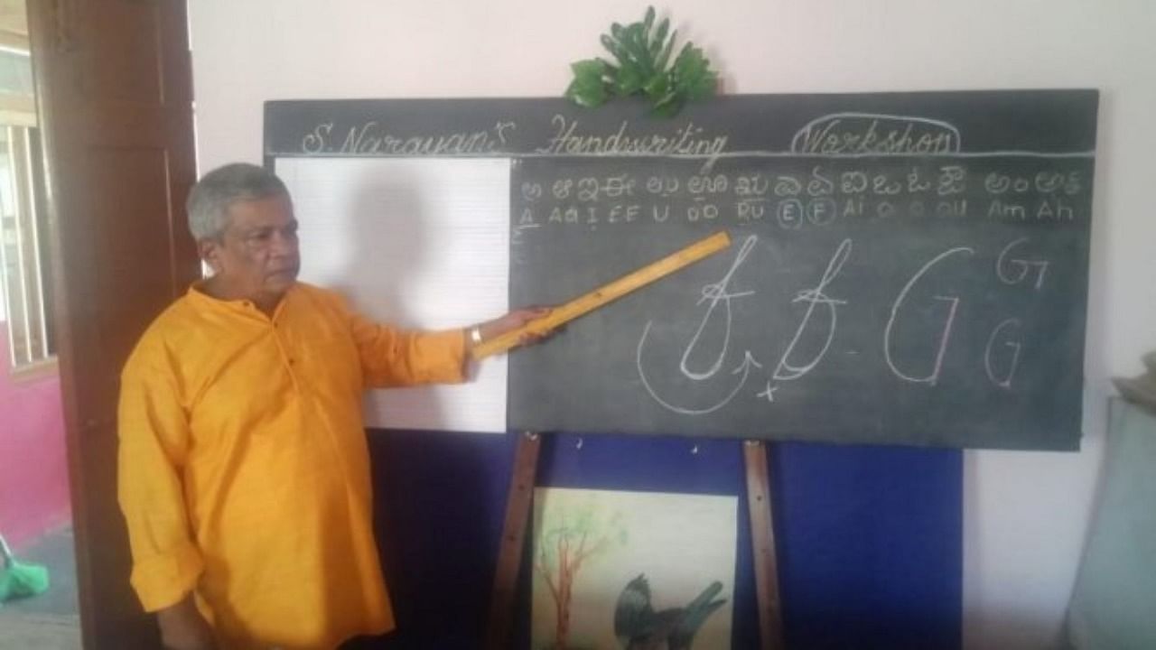 S Narayan conducts a handwriting workshop in Mysuru. Credit: DH Photo