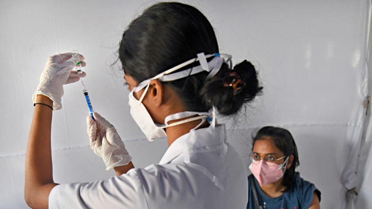 A medical worker prepares to administer a vaccine at MS Ramaiah Hospital in Bengaluru on May 29, 2021. Credit: DH Photo/Pushkar V