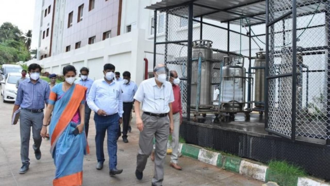 Chief Secretary P Ravi Kumar inspects the works under progress at Rajakumari Krishnajammanni Super-Speciality Hospital, in Mysuru, on Friday. Deputy Commissioner Rohini Sindhuri is seen. Credit: DH Photo