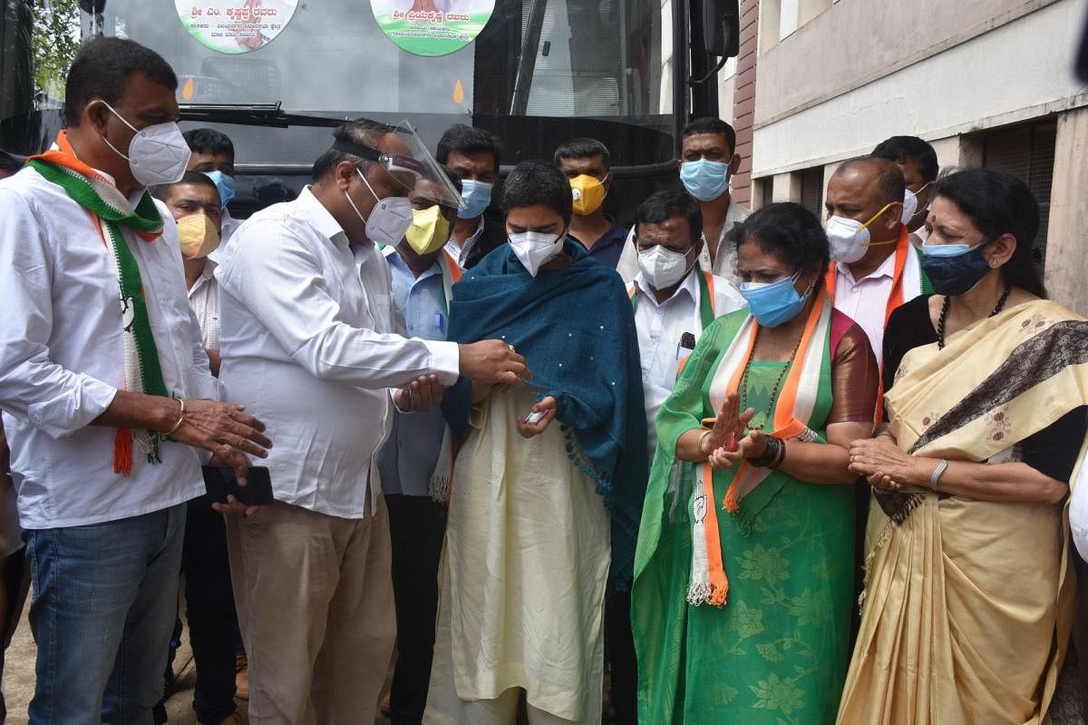 The key of a 30-bed oxygen bus was handed over to Deputy Commissioner Charulata Somal by AICC spokesperson Brijesh Kalappa in Madikeri.