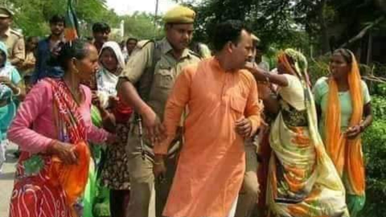 Image of the BJP leader being hit. Credit: Twitter Photo/@MobinpathanINC