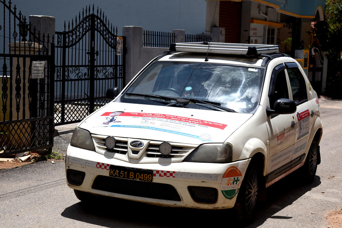 (Above) The car that Dr Sunil Kumar Hebbi travels in.It has been 13 years since he began a mobile clinic through the 'Matru Siri Foundation'.