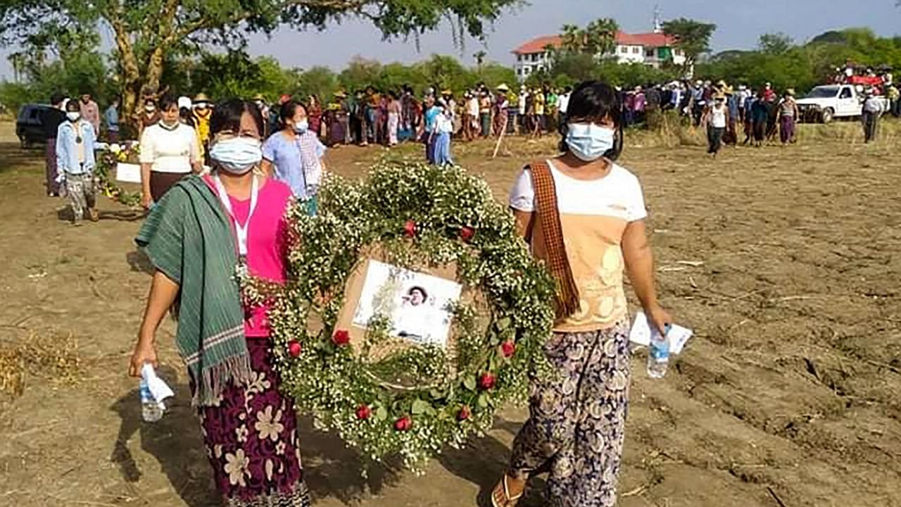 Mourners holding wreaths during the funeral of poet Khet Thi. Credit: AFP Photo