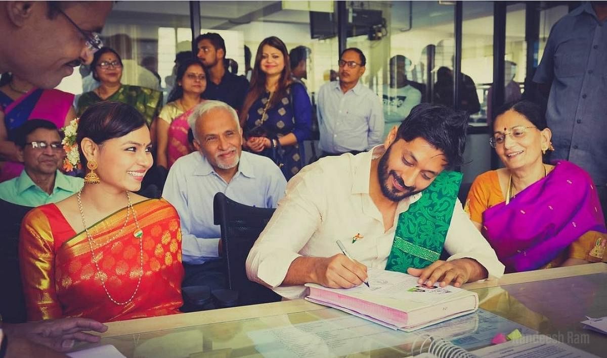 Chetan married Megha, an activist and social worker, at the sub-registrar’s office under the Special Marriages Act. He is campaigning for simple marriages without caste intermediaries. INSTAGRAM/CHETAN AHIMSA