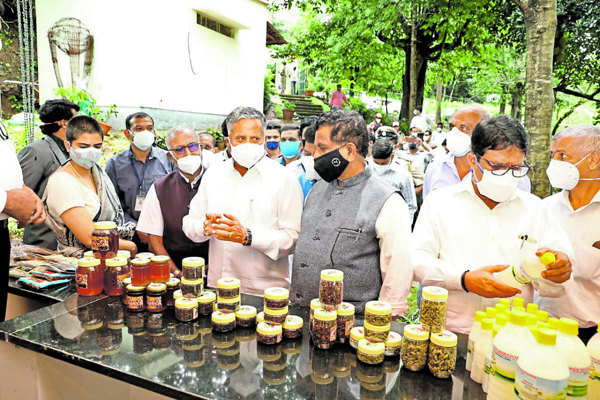 District In-charge Minister V Somanna visits a stall in Coorg Village. 