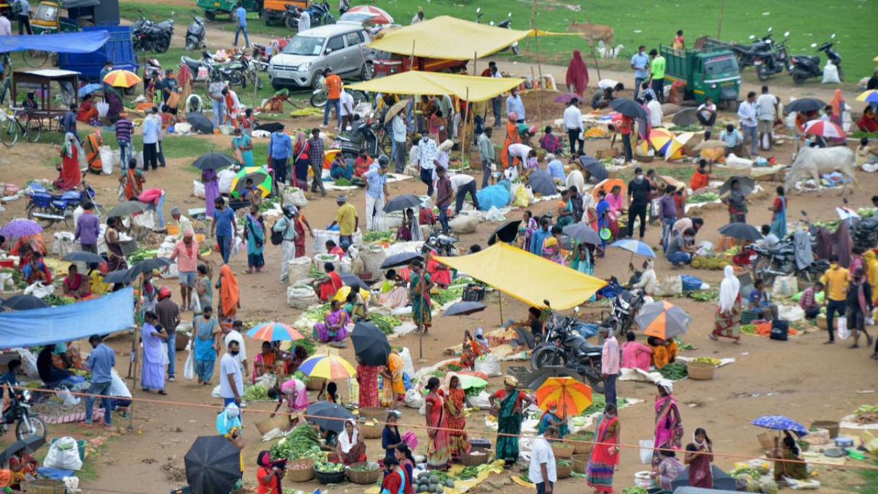 Crowded weekly vegetable market during Covid-induced weekend lockdown, in Ranchi. Credit: PTI Photo
