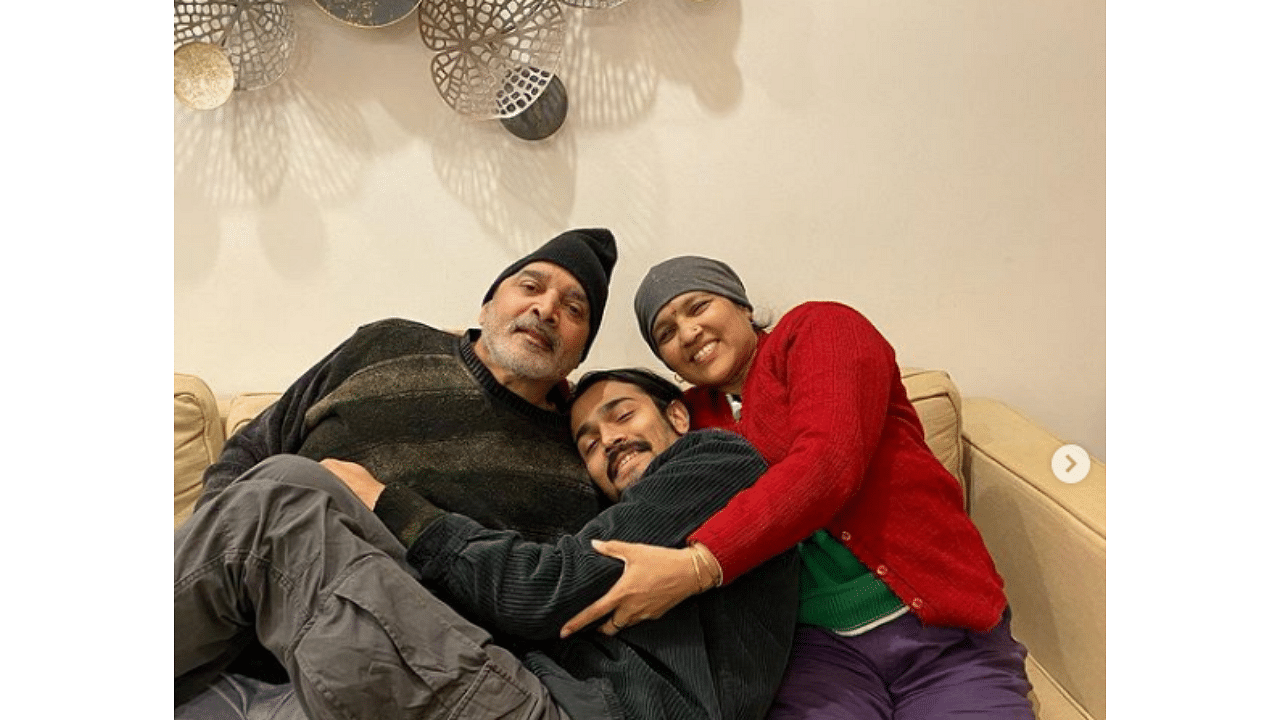 Bhuvan Bam with his parents. Credit: Instagram/Bhuvan Bam 