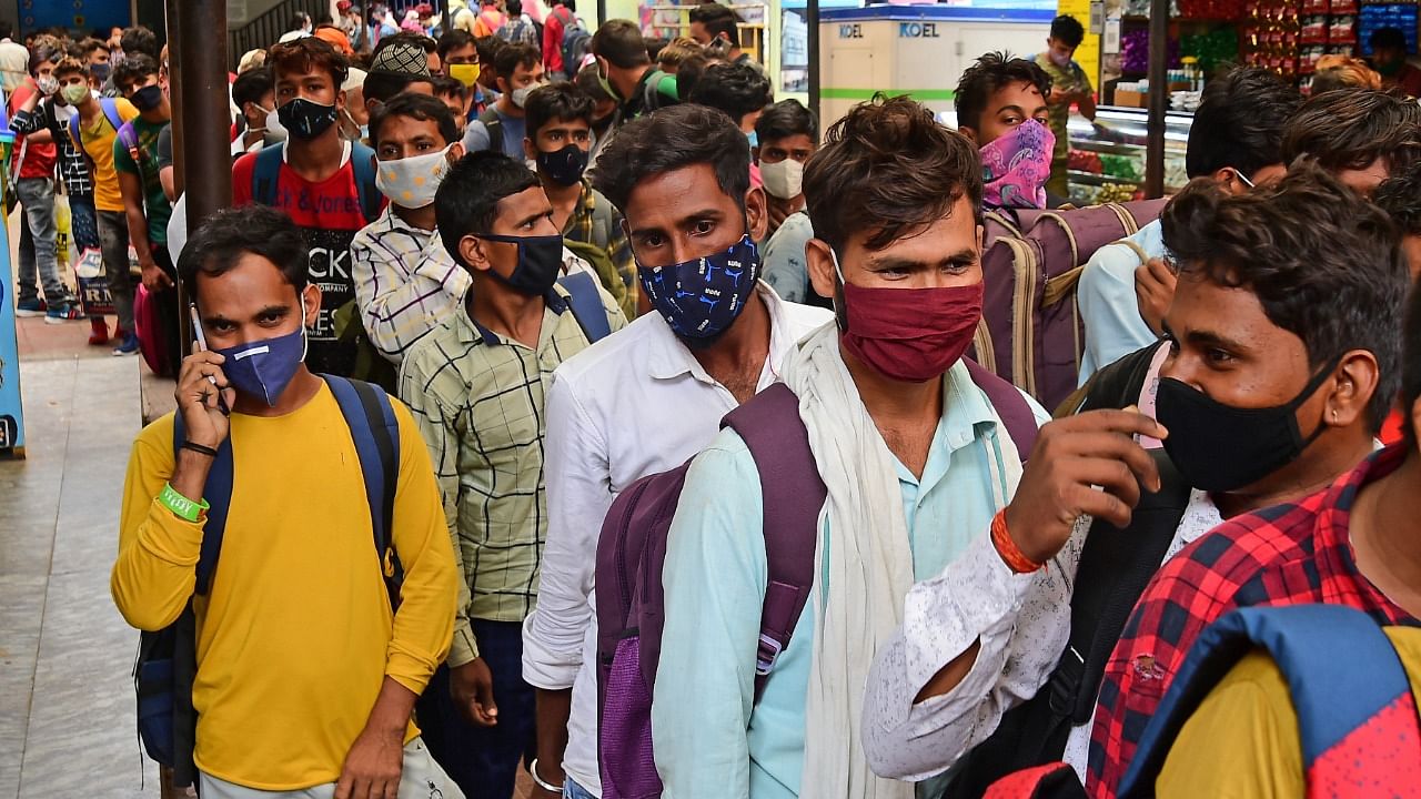 Passengers who arrived at the KSR Railway Station in Bengaluru on Monday. Credit: DH Photo/Ranju P