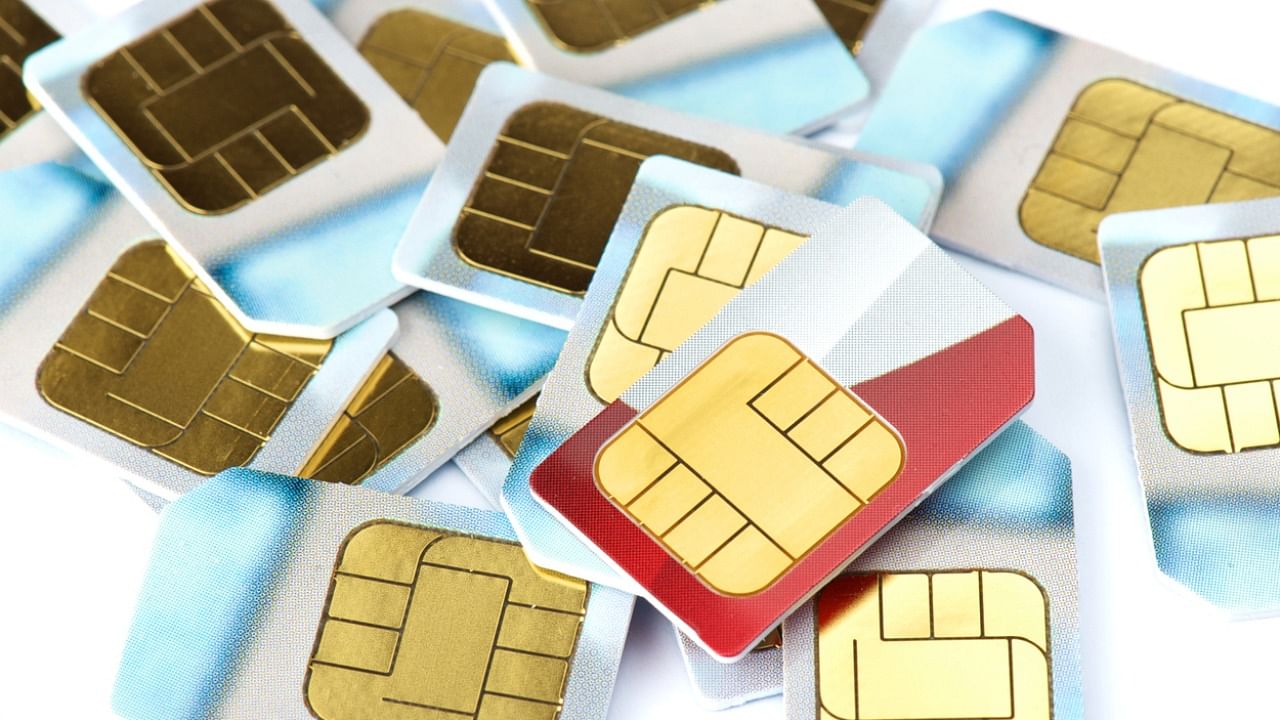 Sindh Minister for Information said that the mobile phone SIMs of those who do not get vaccinated will be blocked soon. Credit: iStock Photo