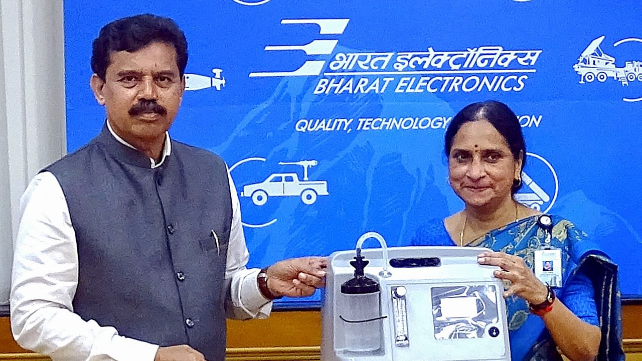 BEL Director (Marketing) Anandi Ramalingam (R) and Director (HR) Shivakumaran KM (L), with an oxygen concentrator donated by Israel Aerospace Industries (IAI) to Navratna Defence PSU Bharat Electronics Limited (BEL). Credit: PTI Photo