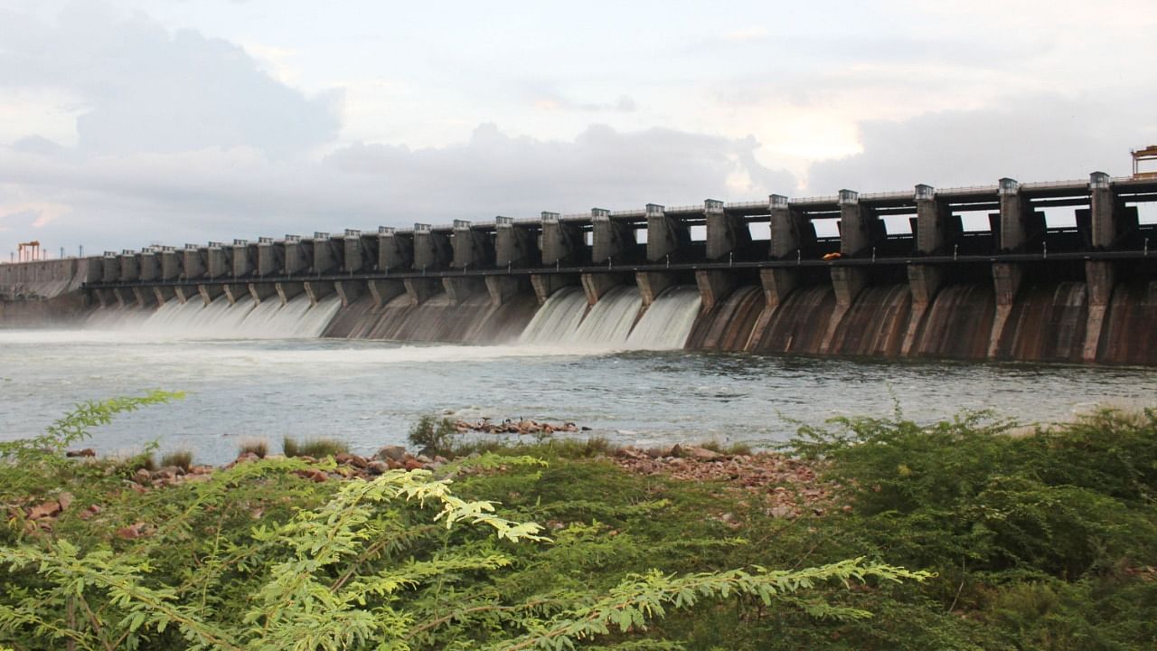 The Almatti Dam has been a contentious issue between Maharashtra and Karnataka. Credit: DH File Photo