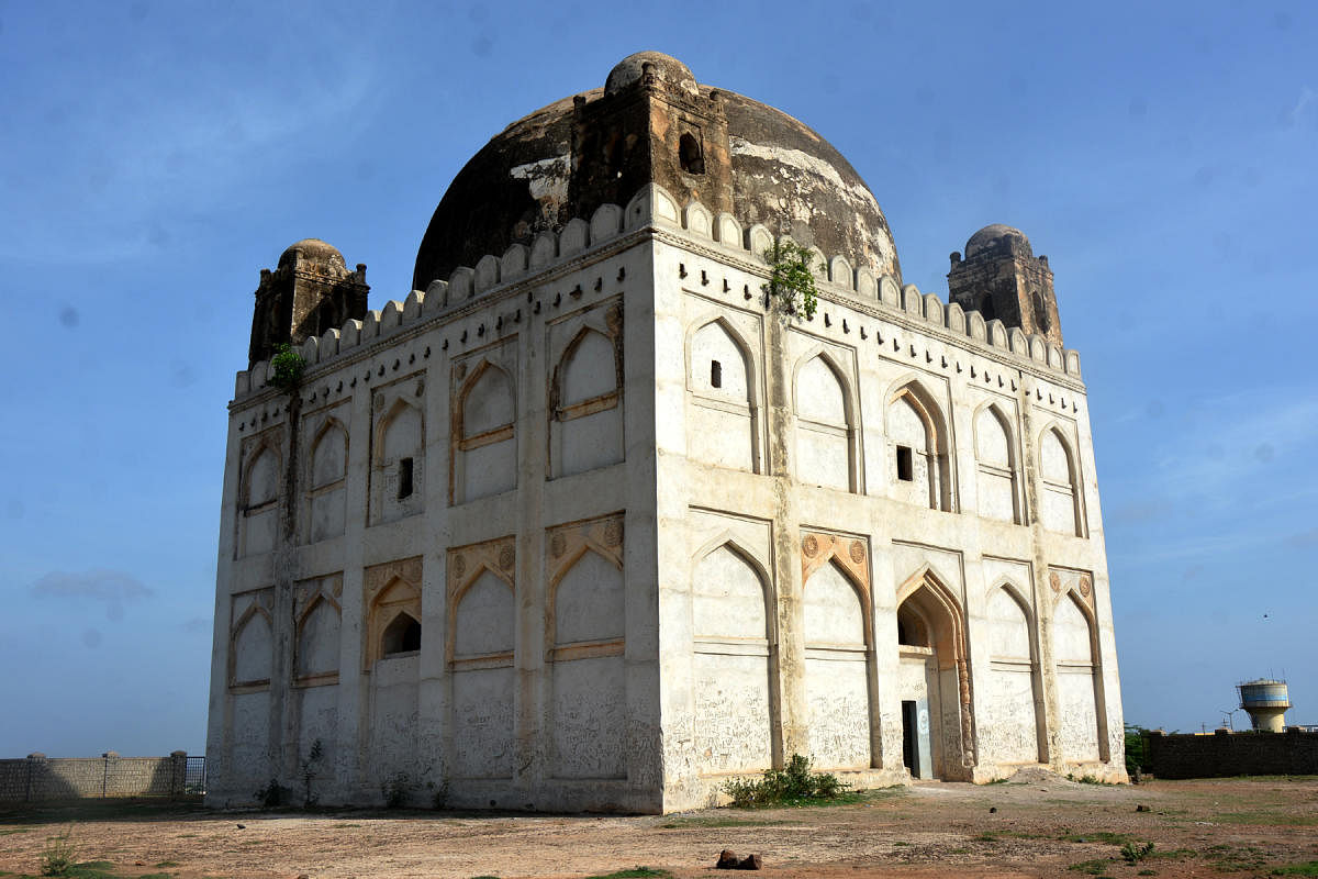 A view of Shor Gumbaz in Kalaburagi. Photo by Mohammed Ayazuddin Patel