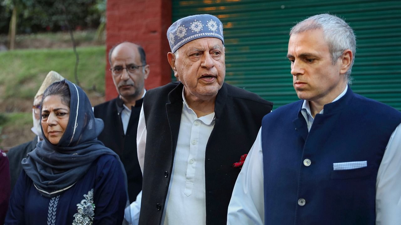 Jammu and Kashmir National Conference President Farooq Abdullah (C) addresses a press conference along with his son Omar Abdullah, Peoples Democratic Party (PDP) President Mehbooba Mufti (L). Credit: PTI Photo