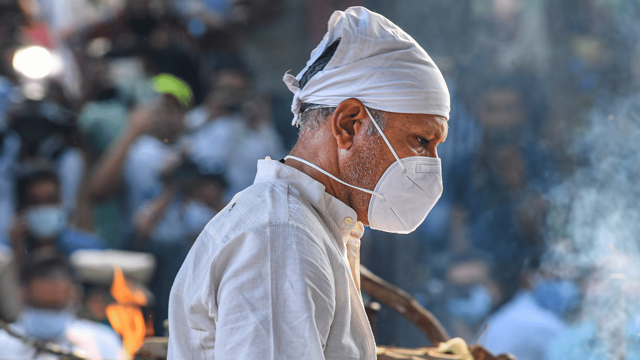 Jeev Milkha Singh during cremation ceremony of his father, legendary sprinter Milkha Singh. Credit: PTI Photo