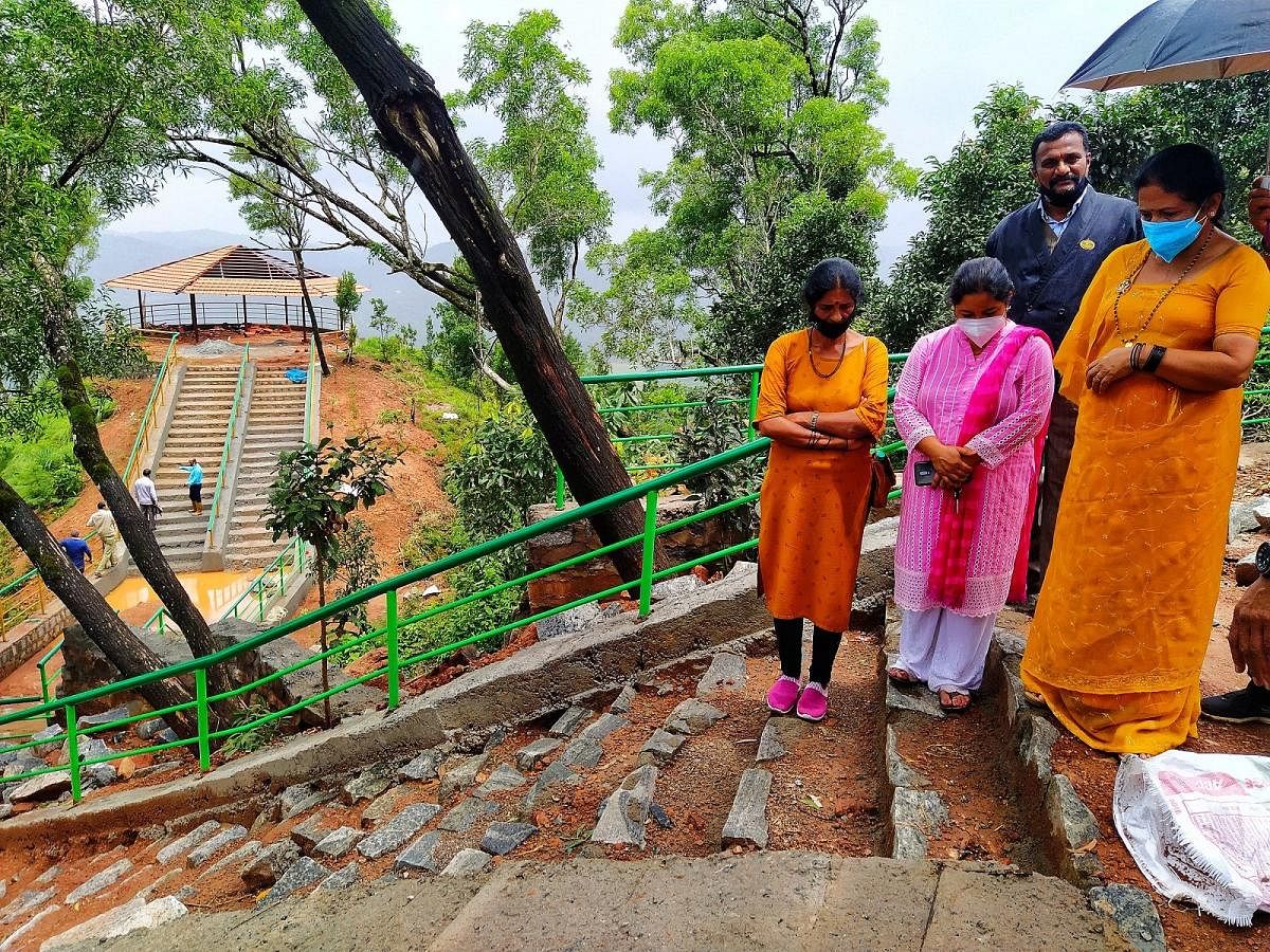 MLC Veena Achaiah inspects works at Raja Seat in Madikeri. Credit: special arrangement