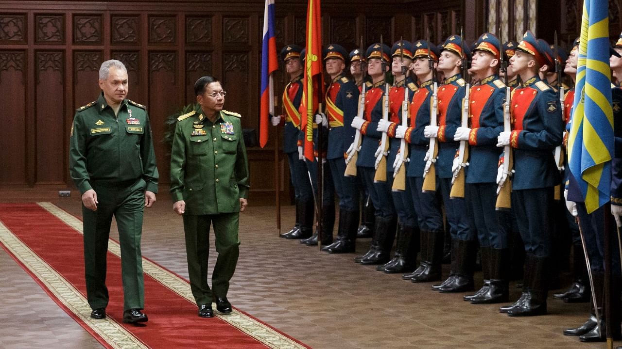 Russian Defense Minister Sergei Shoigu (L) and Commander-in-Chief of Myanmar's armed forces, Senior General Min Aung Hlaing in Moscow. Credit: AP/PTI Photo